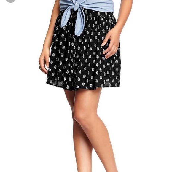 Old Navy Dresses & Skirts - Old Navy // paisley skirt